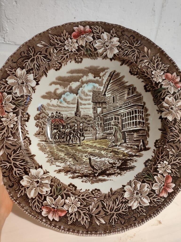 Assiette Royal Tudor ware, Staffordshire, handengraved,
23cm, Antiek en Kunst, Ophalen