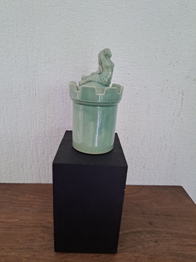 Léon Nosbusch faïence doos uit 1963 zeemeermin-motief, Antiek en Kunst, Ophalen