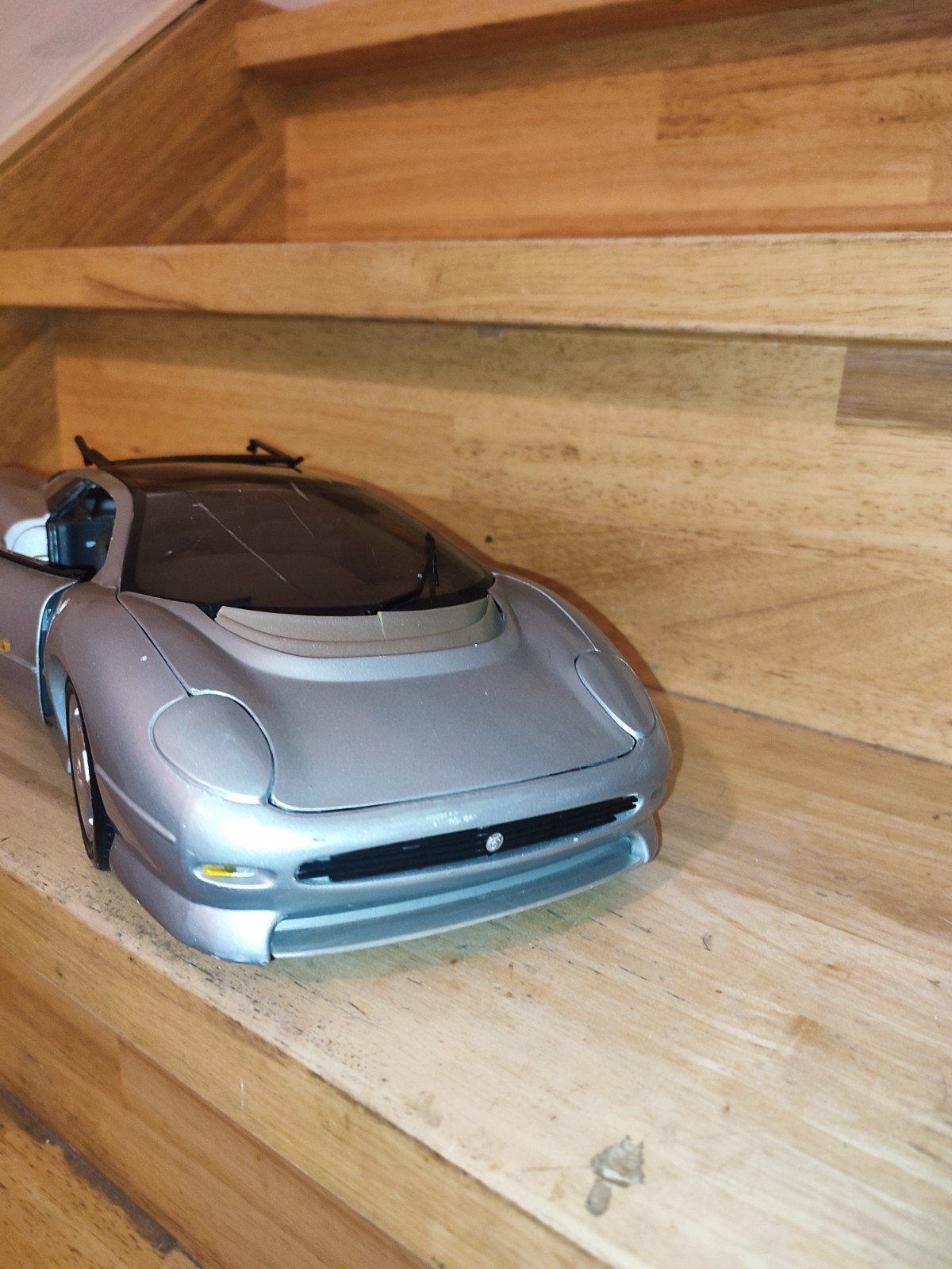Jaguar  XD220 schaal 1/12 1992, Hobby en Vrije tijd, Ophalen of Verzenden, Gebruikt, Auto, Maisto