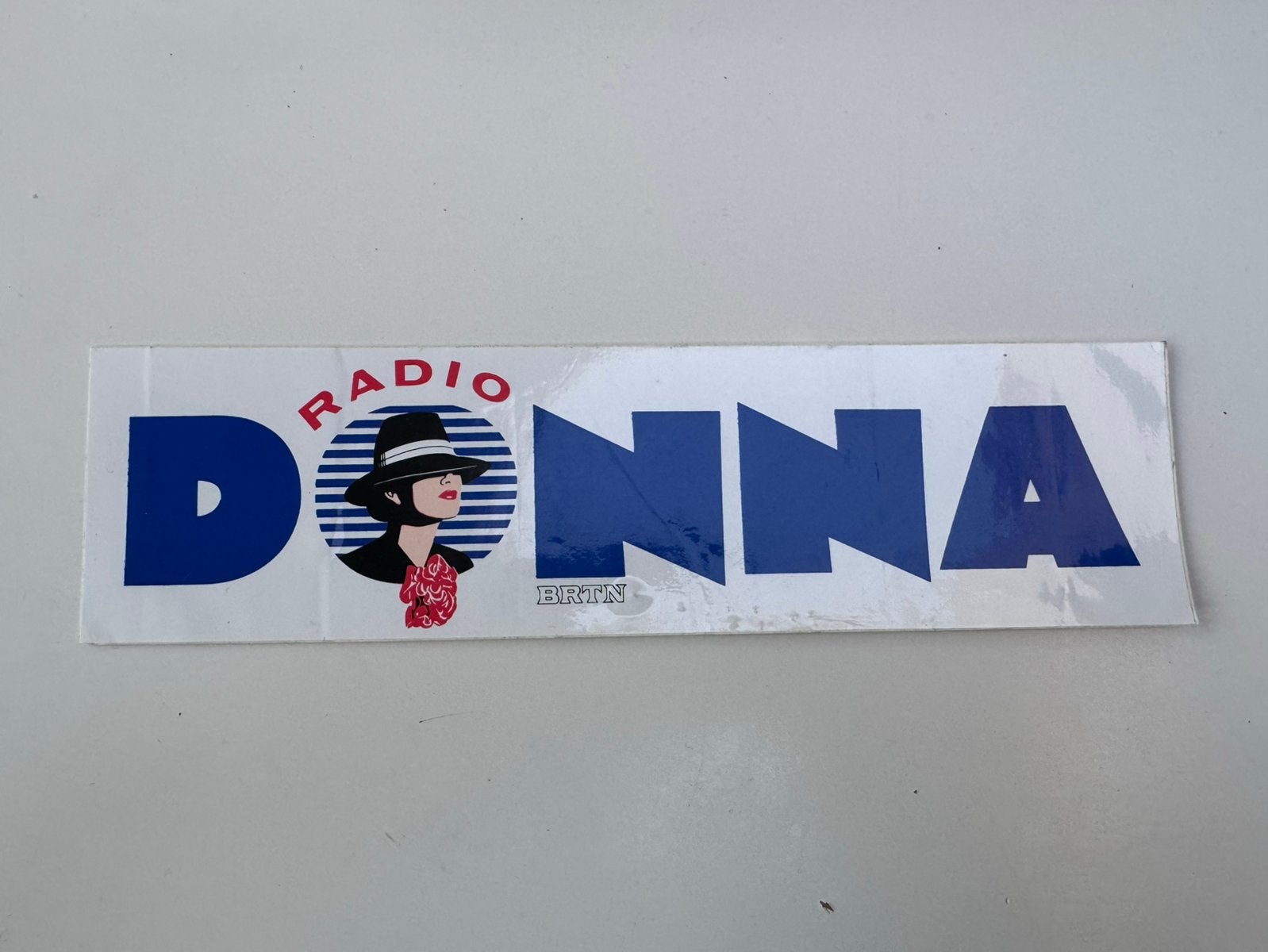 Sticker radio Donna, Verzamelen, Ophalen of Verzenden, Nieuw, Film, Tv of Omroep