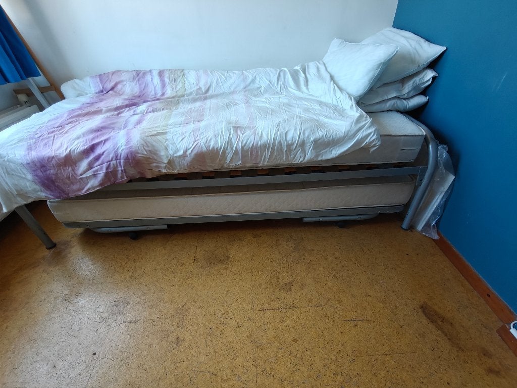 Eenpersoonsbed met onderschuifbed, Huis en Inrichting, Ophalen, Gebruikt, 90 cm, Eenpersoons