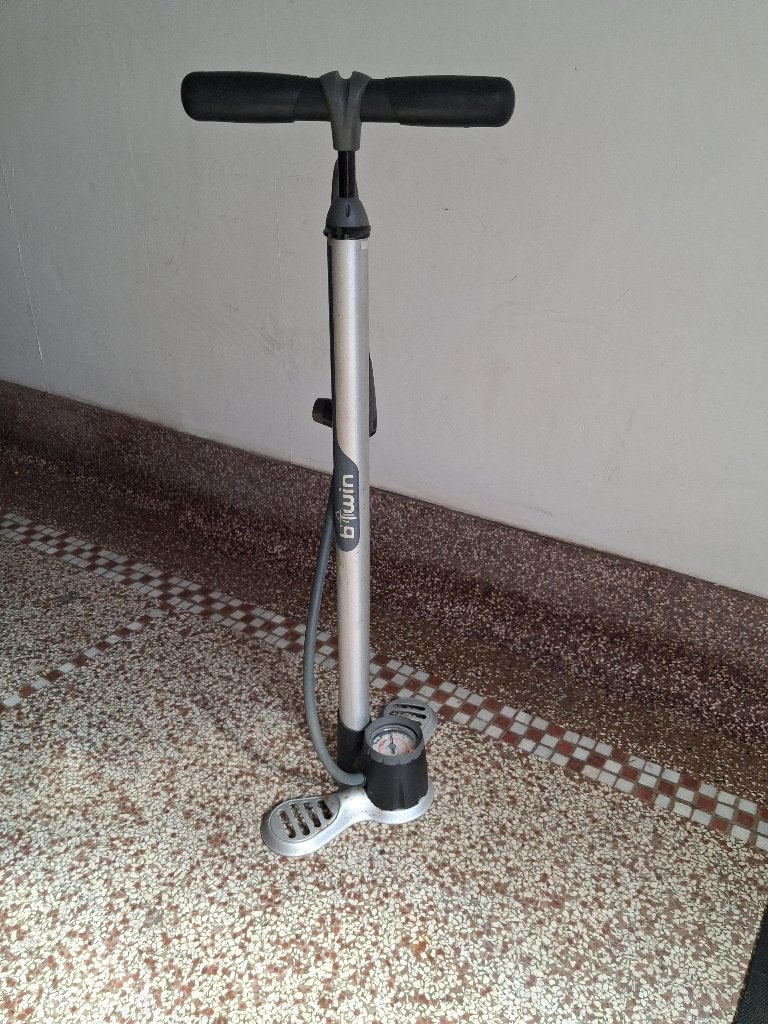 Pompe (vélos) sur pied, Ophalen, Zo goed als nieuw