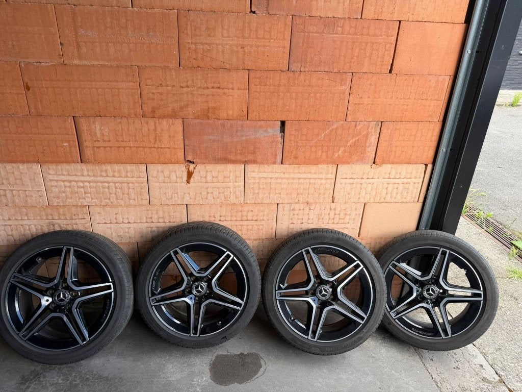 Kit complet - Pack AMG - Mercedes A 2021 - Bridgestone R18, Autos : Pièces & Accessoires, Véhicule de tourisme, Enlèvement, Utilisé