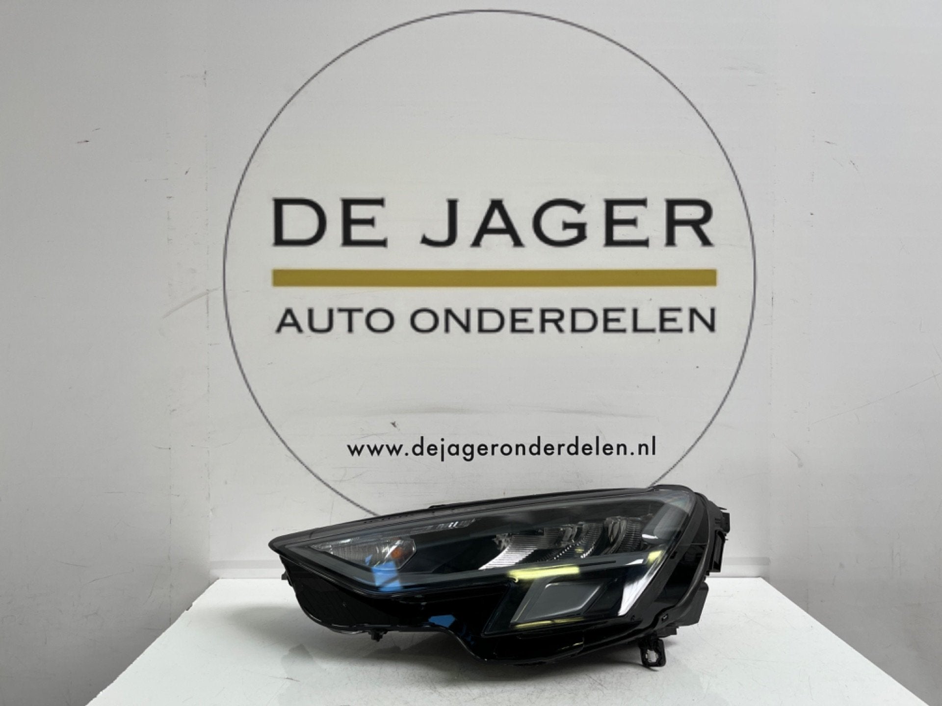 AUDI A3 8Y0 KOPLAMP LED LINKS 8Y0941011 2020-, AUDI AG, Auto-Union-Strasse 1
85045  Ingolstadt, DE, Audi, Utilisé