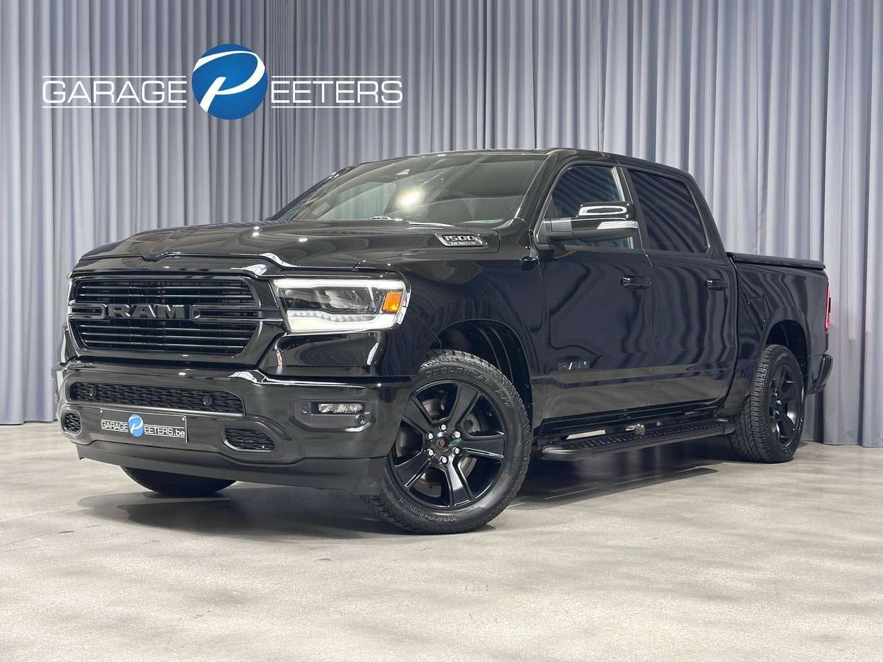Dodge RAM 1500 SPORT CREW CAB 4X4 *LPG*LEDER*NAVI*APPLE CAR, Auto's, 5654 cc, 0 kg, Zwart, 296 kW