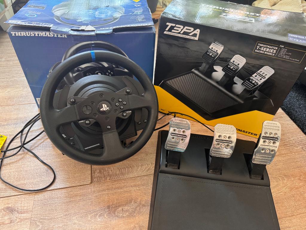 Thrustmaster T300RS incl T3PA pedalen, Ophalen, Zo goed als nieuw, Stuur of Pedalen