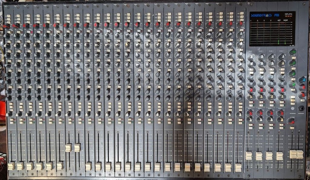 Mixeur Soundtracks 24 canaux avec PSU, Musique & Instruments, Enlèvement, Utilisé, 20 canaux ou plus