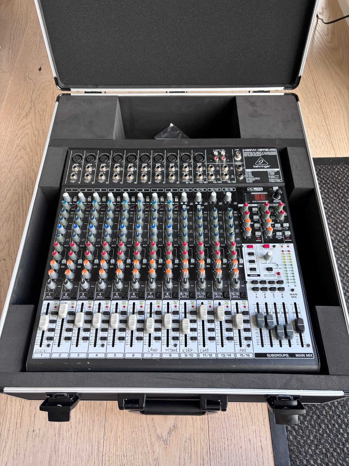 Behringer Xenyx X2442 USB, Musique & Instruments, Enlèvement, Comme neuf