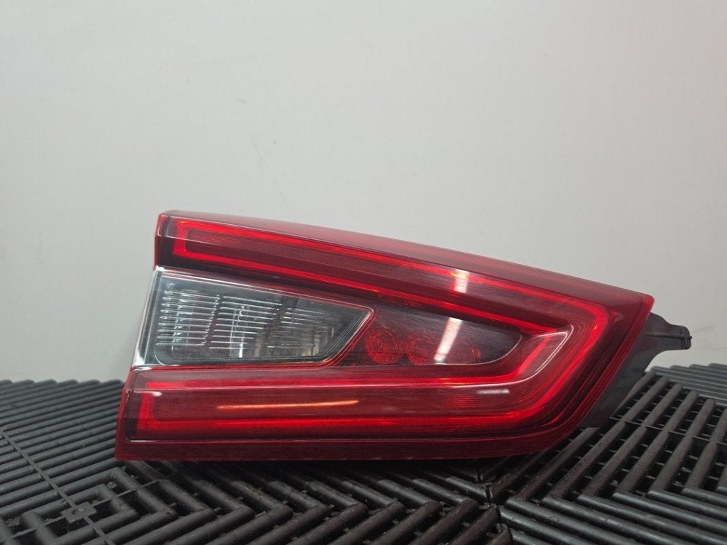FEU ARRIÈRE GAUCHE Nissan Qashqai (J11) (|26555HV05A|), Autos : Pièces & Accessoires, Éclairage, Germany@nissan-services.eu, Kronenweg 38
50389  Wesseling, DE