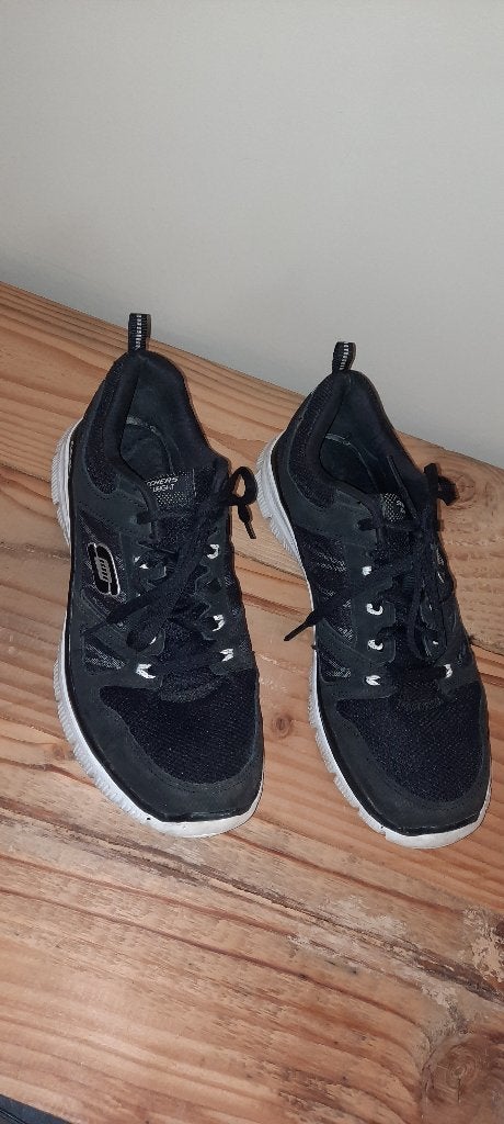 Jolies chaussures Skechers taille 43, Enlèvement ou Envoi, Comme neuf, Skechers, Baskets