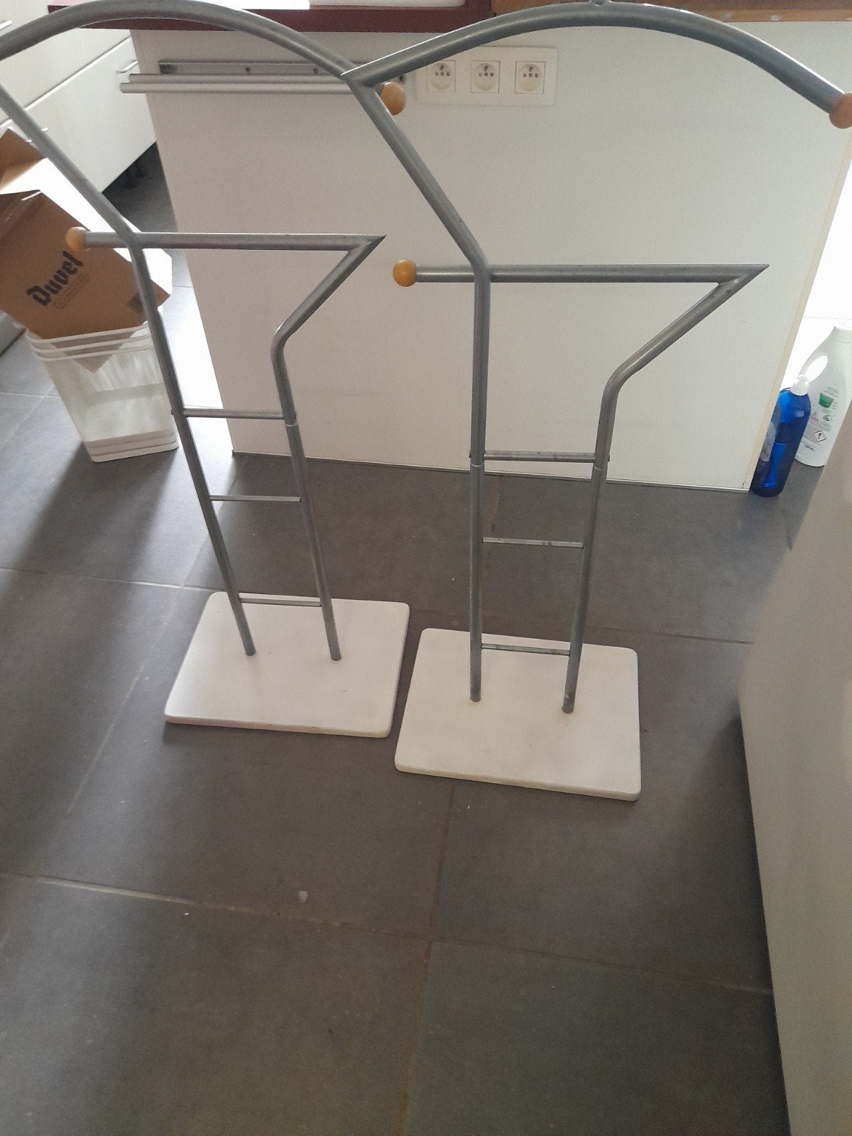 2 kleerhangers, Huis en Inrichting, Ophalen