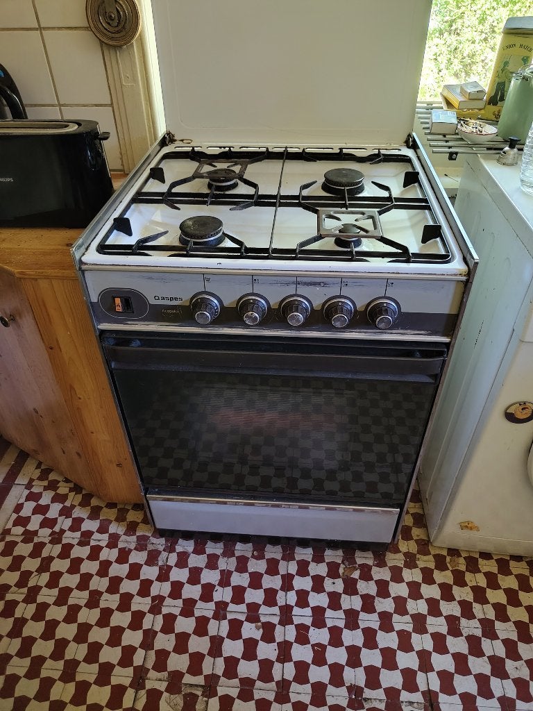 Gasvuur met oven (aardgas). Gratis., Elektronische apparatuur, Fornuizen, Ophalen, Gebruikt, 4 kookzones, Gas