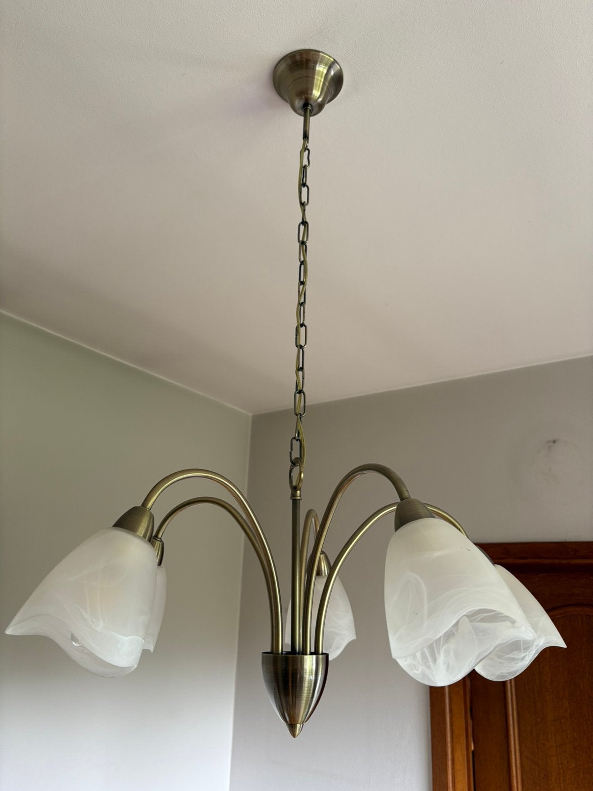 Vintage hanglamp in messingkleur met art-deco-invloeden, Maison & Meubles, Enlèvement, Comme neuf, Verre, Klassiek met Art-Deco elementen
