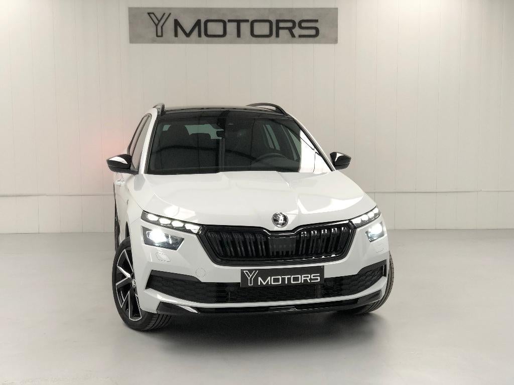 SKODA KAMIQ 1.0 TSI DSG MONTE CARLO TOIT PANO FULL LED, Auto's, Skoda, Automaat, Stof, 139 g/km, Wit