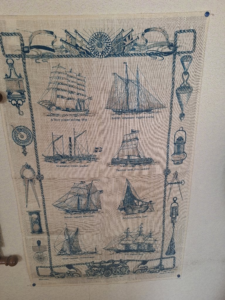 Witte doek met blauwe schepen, Ophalen, Gebruikt, Kaart, Foto of Prent