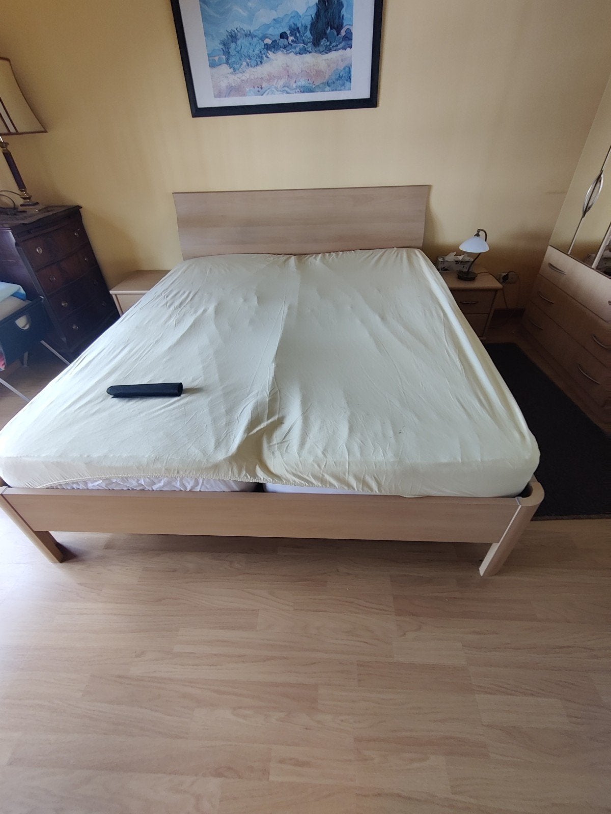 Lit de 160/200 cm + 2 tables de chevet, Maison & Meubles, Comme neuf, Enlèvement, Bois, Deux personnes