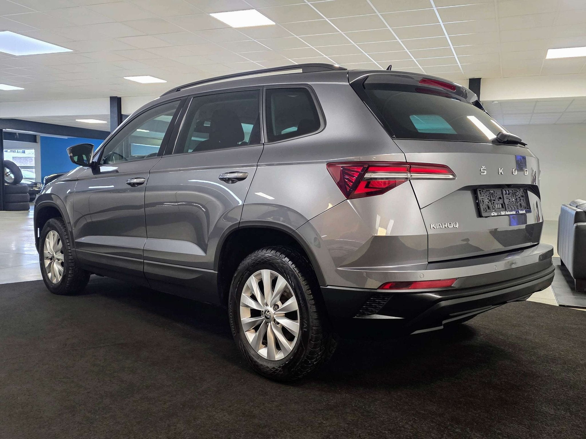 Skoda Karoq 1.0 TSI Active 110pk - BTW AFTREKBAAR (bj 2023), Auto's, Voorwielaandrijving, Stof, Gebruikt, Euro 6