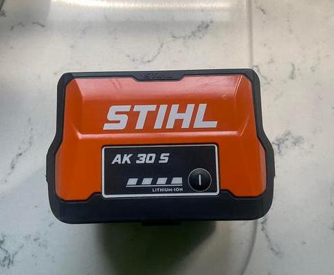 Nieuwe Stihl AK 30 S accu, Tuin en Terras, Hand-tuingereedschap, Zo goed als nieuw, Ophalen of Verzenden