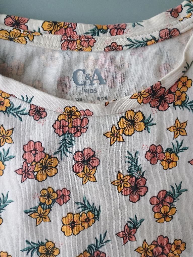 NIEUWE T-shirt met bloemetjesmotief maat 128, Kinderen en Baby's, Kinderkleding | Maat 128, Ophalen, C&A, Meisje, Nieuw