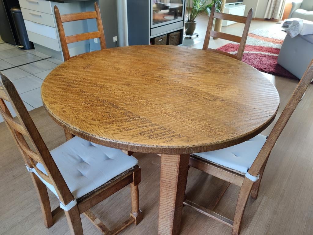 Ronde tafel in volle eik, diameter 135 cm; tussenplank 50 cm, Ophalen