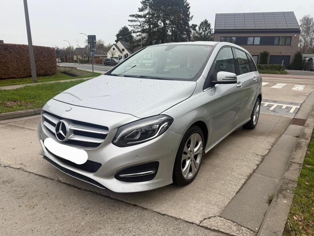 Te koop Mercedes b180 Urban benzine, Euro 6, Leder en Stof, 1595 cc, 5 zetels