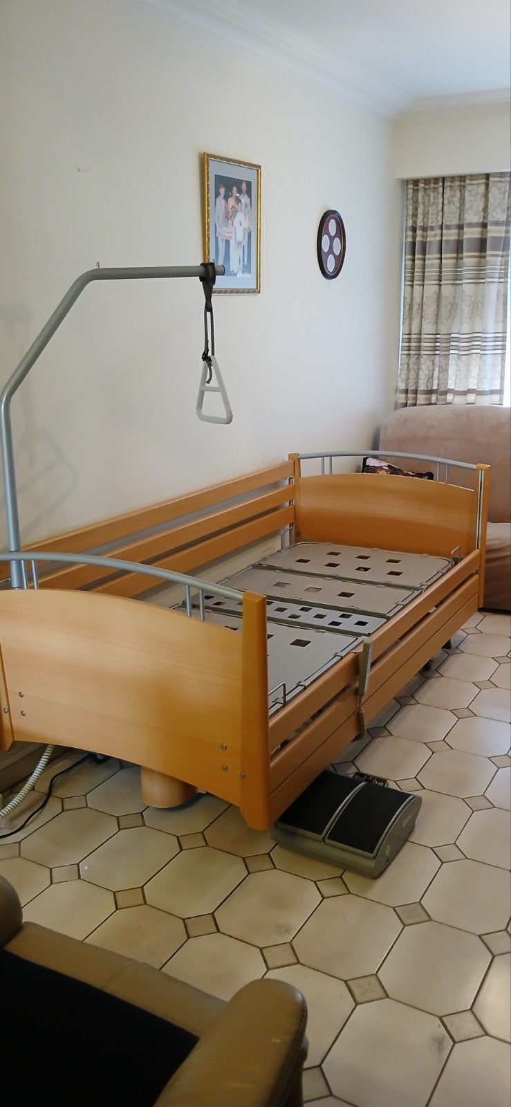 Ziekenhuis verzorgbed, Huis en Inrichting, Slaapkamer | Bedden, Ophalen