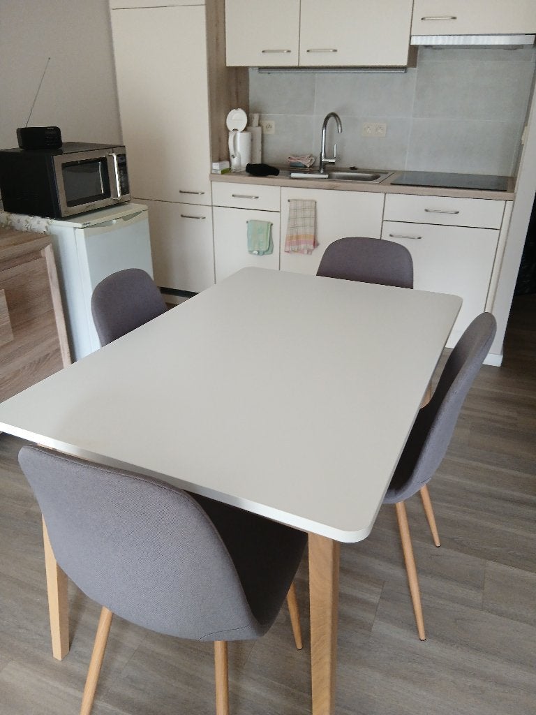 Prachtige tafel met 4 stoelen, Ophalen, Zo goed als nieuw, Vier personen, Rechthoekig
