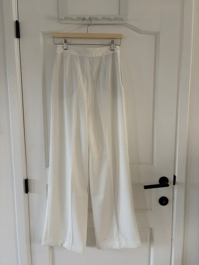 Pantalon blanc Zara taille XS, Vêtements | Femmes, Enlèvement ou Envoi, Zara, Longs, Taille 34 (XS) ou plus petite