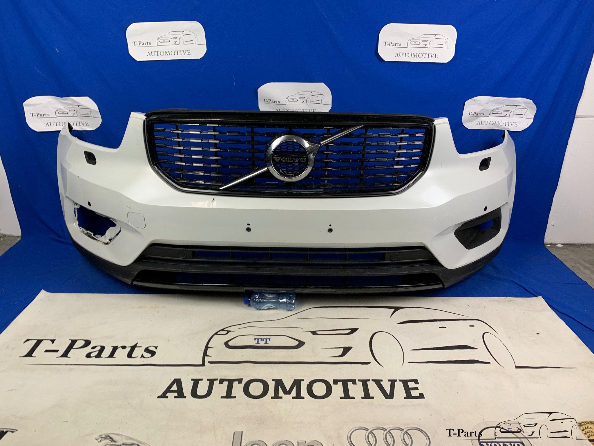 Volvo XC40 R-design voorbumper bumper grille gril rooster, Info@fabrikant.eu, Volvo, Bumper, Fabrikantstraat 1
1000 AA  Amsterdam
