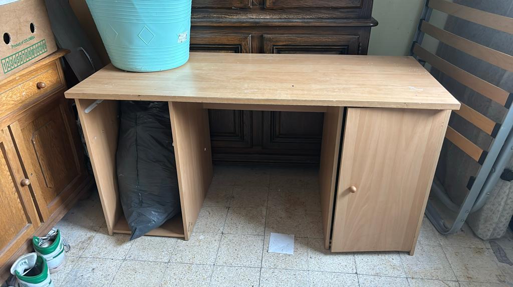 Brede houten bureau / tafel te koop – 140 x 60 cm (€20), Huis en Inrichting, Bureaus, Ophalen, 60 cm, Hout, Overige merken