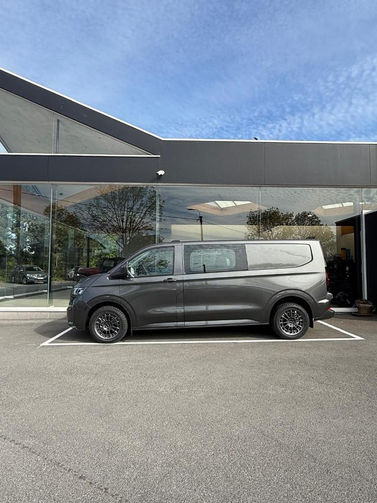 Volkswagen Transporter T7 dubbel cabine nieuw in stock!, Autos, Argent ou Gris, Achat, Euro 6, Entreprise