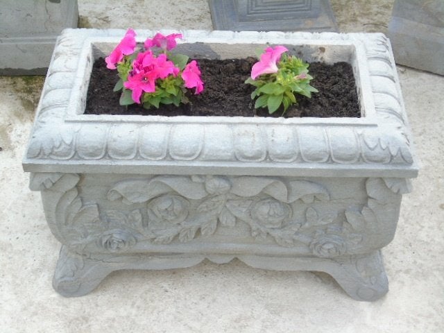 blauwe stenen plantenbak met ontwerpen., Tuin en Terras, Bloembakken en Plantenbakken, Zo goed als nieuw, Steen, Balkon, Tuin