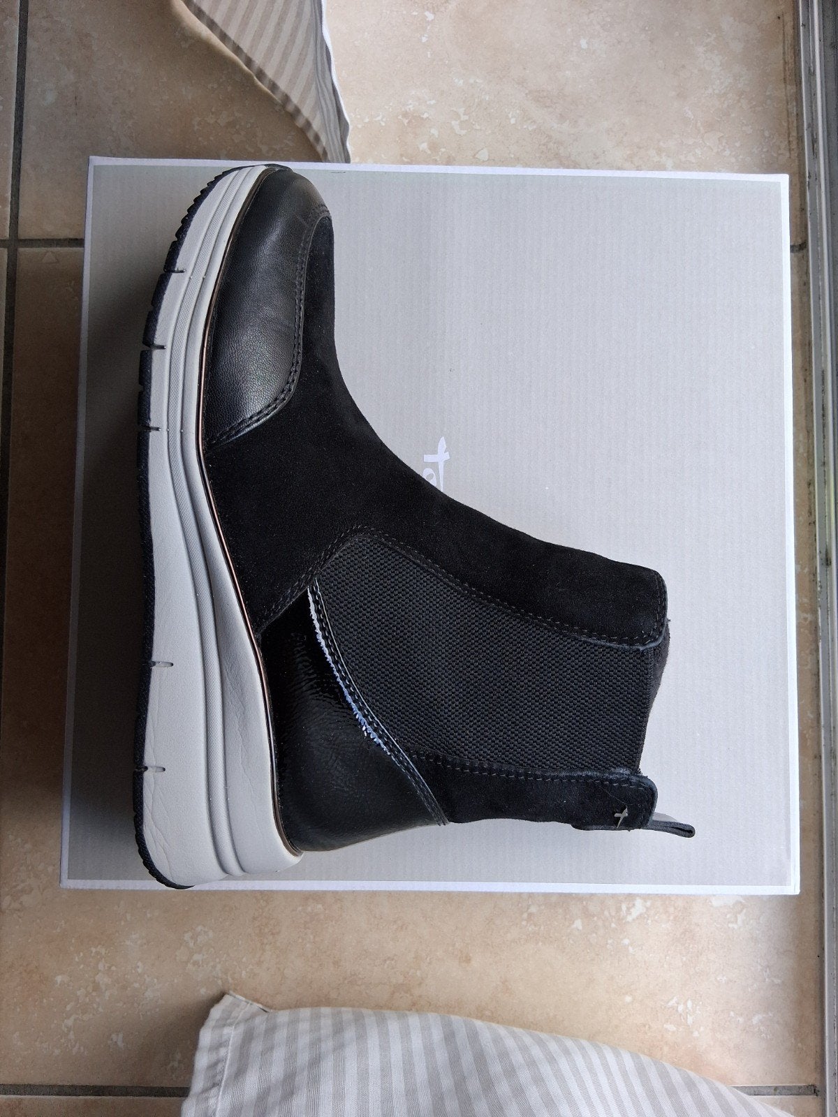 baskets Tamaris cuir femme état neuf p38, Enlèvement