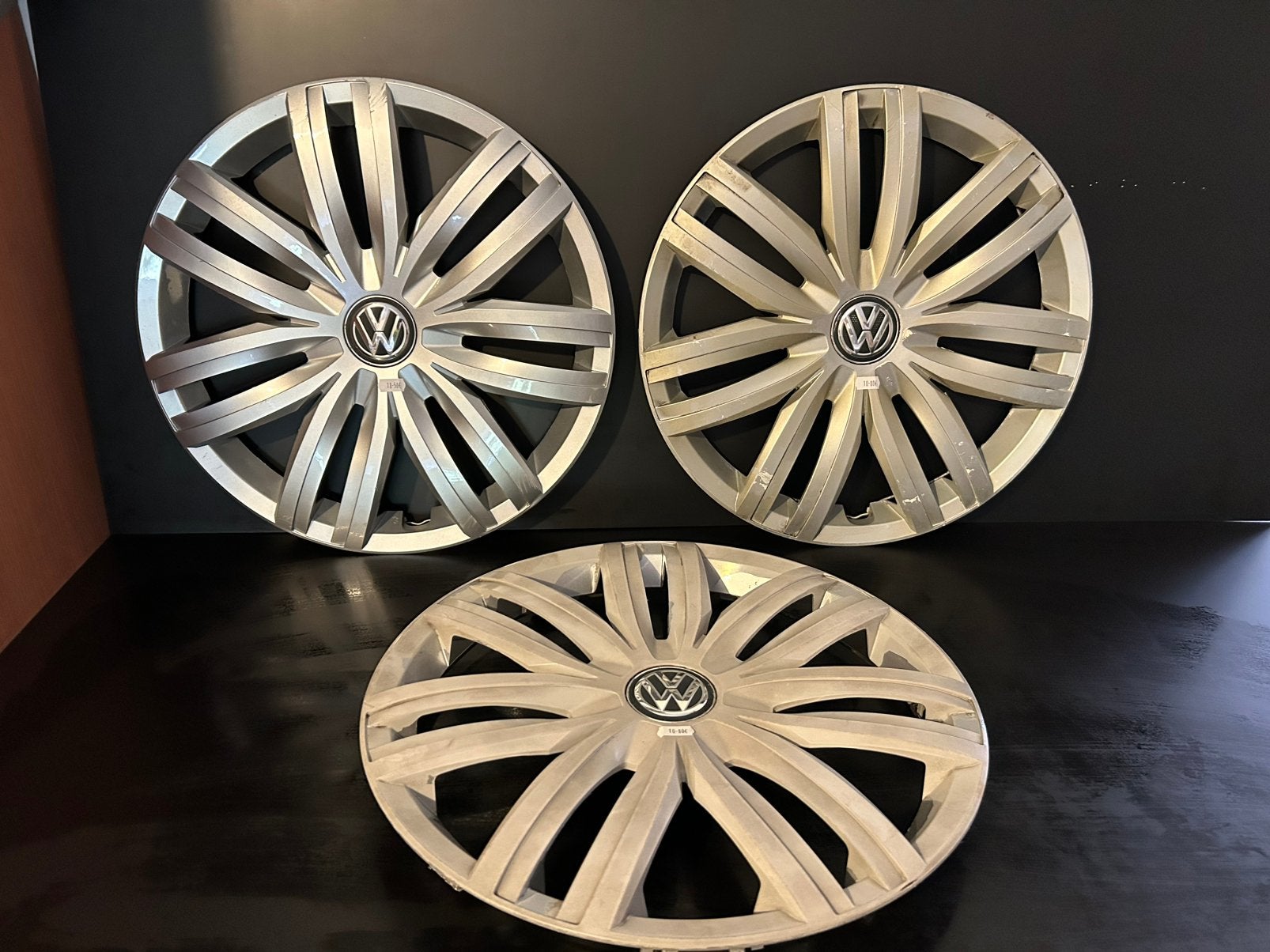 3 enjoliveurs d’origine vw caddy passat touran 16", Autos : Divers, Enjoliveurs, Utilisé, Enlèvement ou Envoi