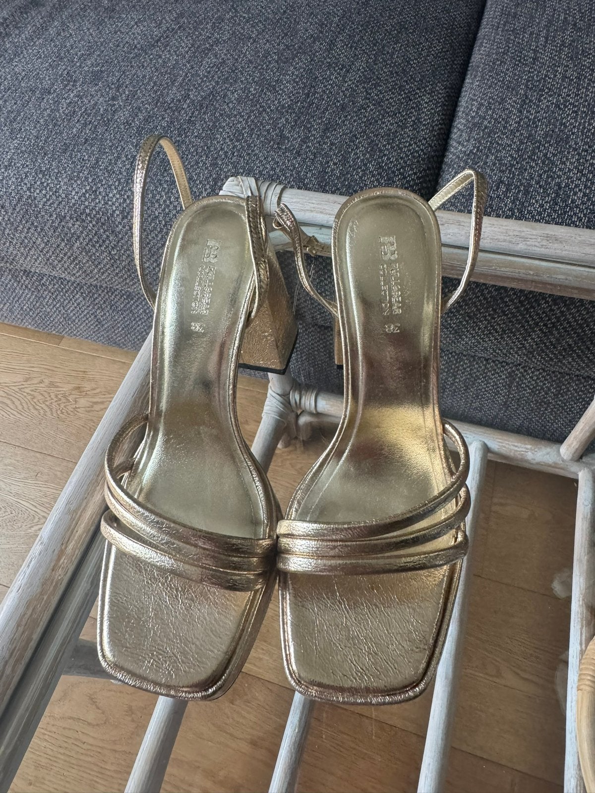 Pull and bear sandalen met hak, Ophalen, Overige kleuren, Zo goed als nieuw, Schoenen met hoge hakken