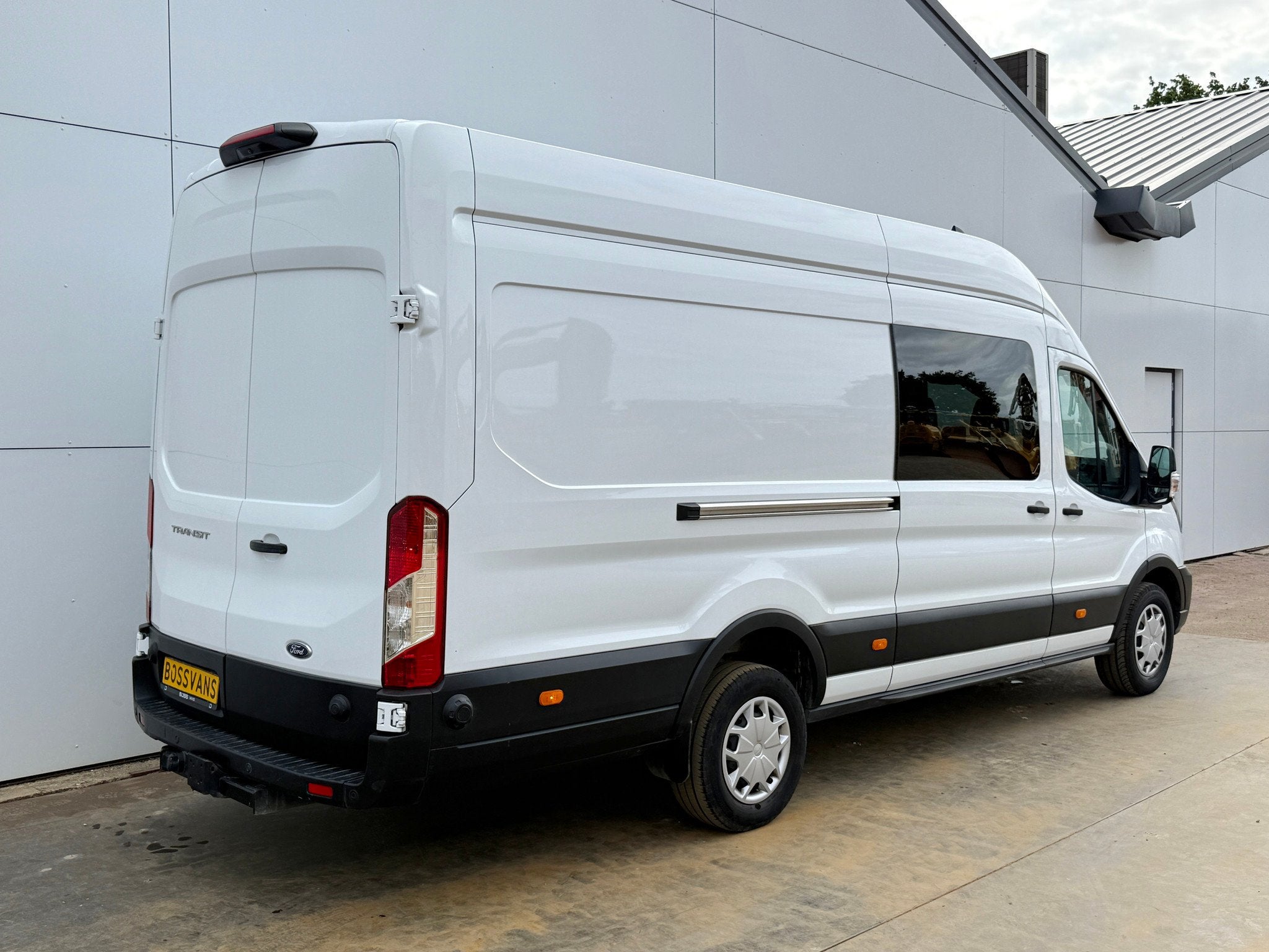 Ford Transit DC 2.0 TDCI 165PK L4H3 Dubbele Cabine Airco Cru, Auto's, Achterwielaandrijving, Gebruikt, 4 cilinders, 2703 kg