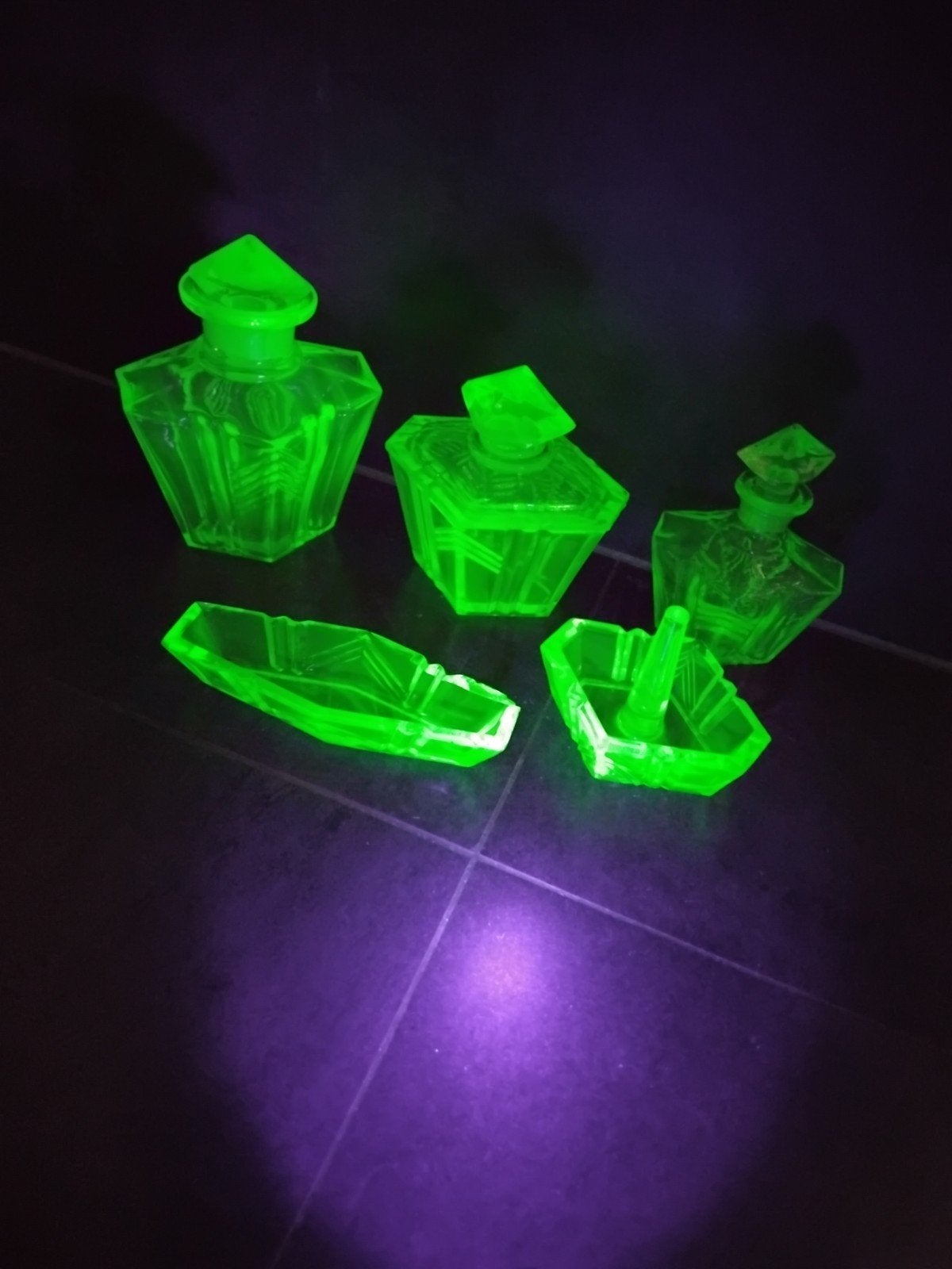 Uranium glasen Toilet settee., Antiek en Kunst, Ophalen of Verzenden