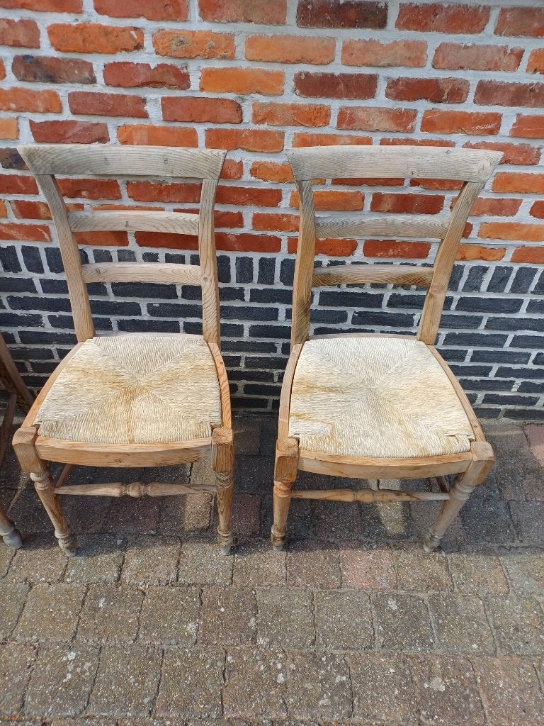oude landelijke/ kerkstoelen, Ophalen