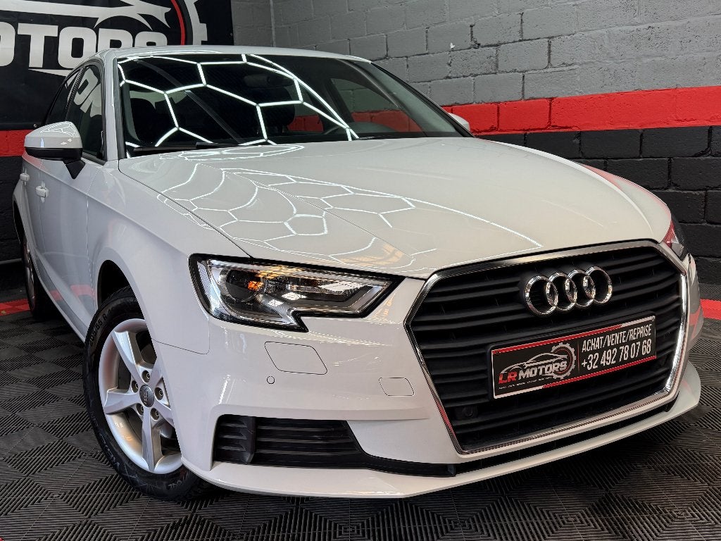 ** Audi A3 sportback//50.000km//garantie**, Voorwielaandrijving, Navigatiesysteem, Wit, Bedrijf