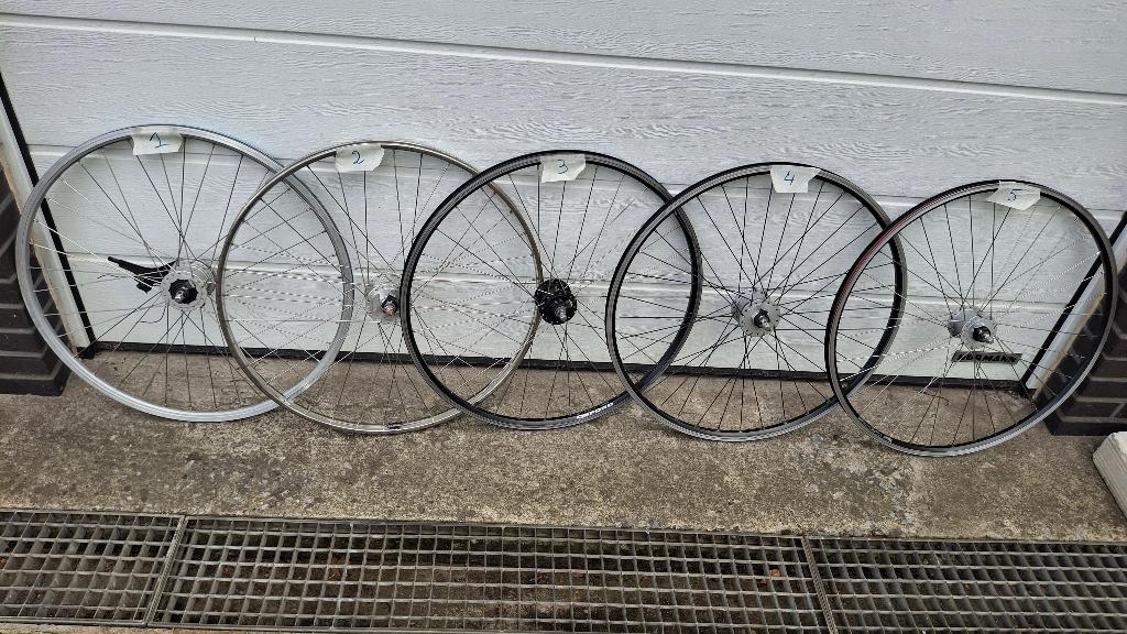 28" alu. voorwiel SHIMANO NAAFDYNAMO fietswiel recht + oké, Fietsen en Brommers, Ophalen, Zo goed als nieuw, Wiel, Shimano naafdynamo fietswiel velo voorwiel herenfiets damesfiets