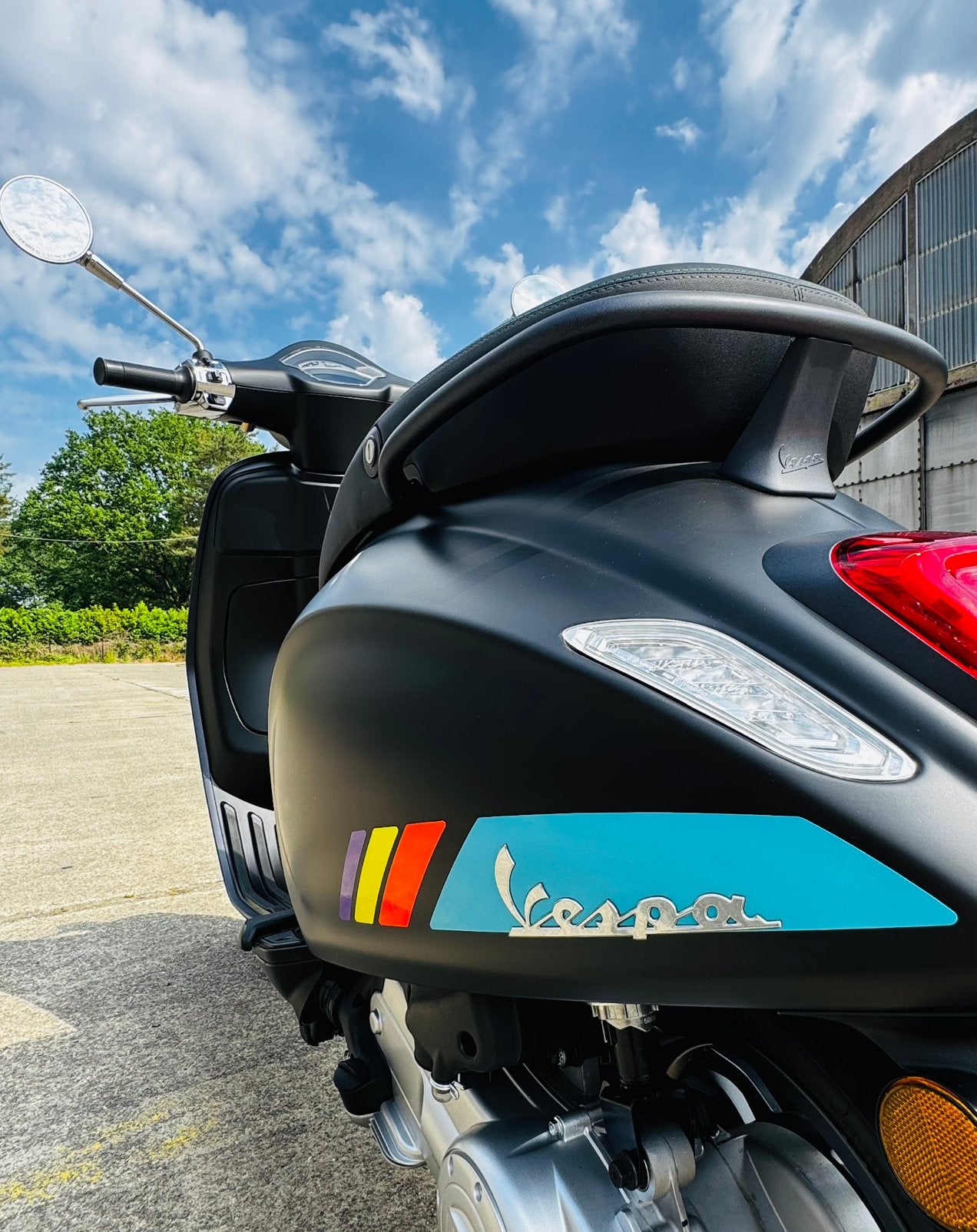 WAAUW - Vespa Primavera "S 50" Nero Matt 45km NIEUW VOERTUIG, Fietsen en Brommers, Scooters | Vespa, Ophalen, Nieuw, 49 cc, Klasse B (45 km/u)