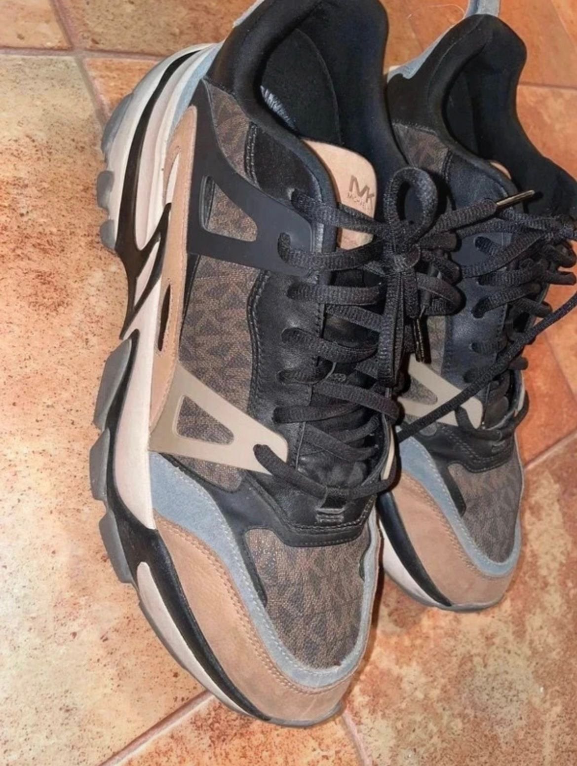 Michael Kors schoenen Licht gedragen In topstaat”., Vêtements | Hommes, Chaussures, Comme neuf, Brun, Enlèvement, Baskets