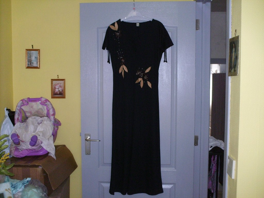 a vendre robe pour dame, Kleding | Dames, Jurken, Zwart, Nieuw, Ophalen of Verzenden, Onder de knie