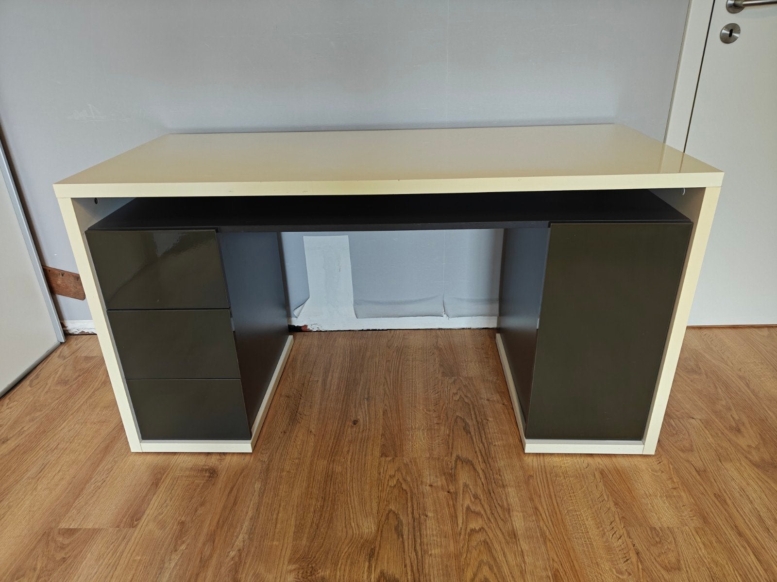 GRATIS bureau 140 x 74 x 60, Ophalen
