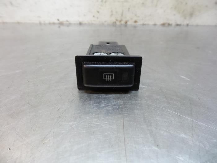 Commutateur chauffage vitre arrière d'un Toyota Starlet (St, -, Toyota, Utilisé, -