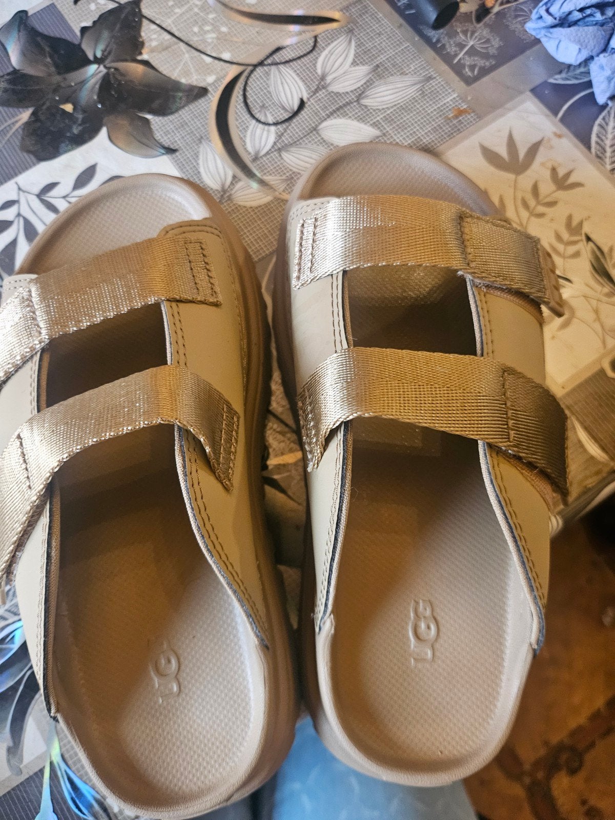 UGG sandalen maat 33, Kleding | Dames, Schoenen, Ophalen of Verzenden, Nieuw