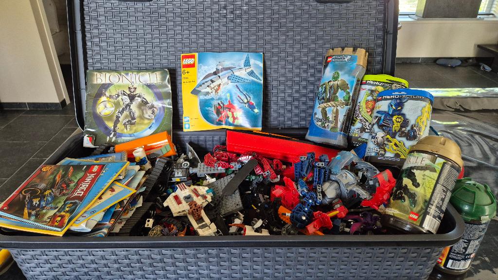 Koffer vol met lego en bionicles, Enlèvement, Comme neuf, Briques en vrac, Lego