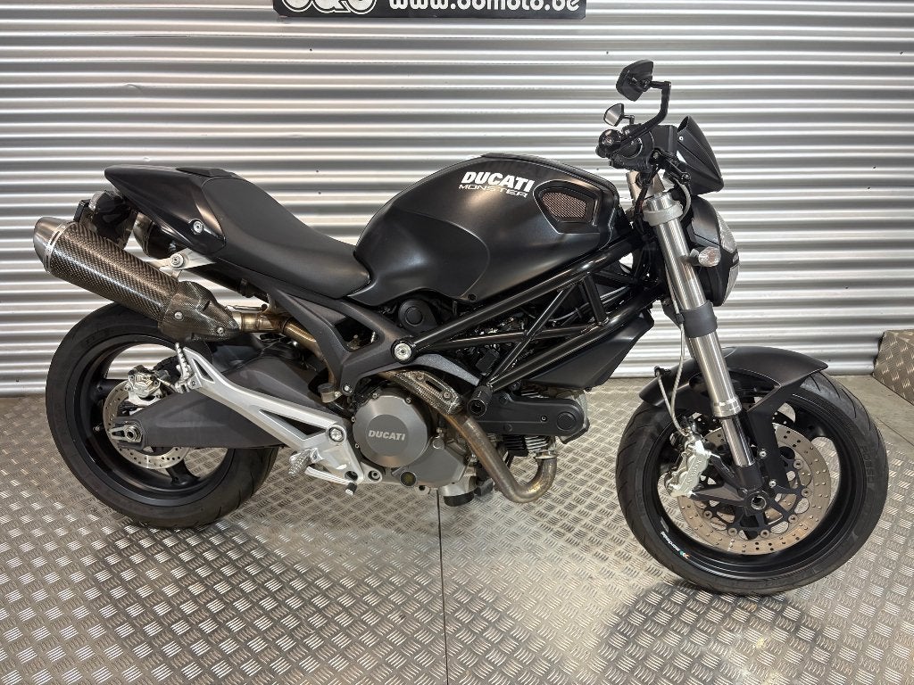 Ducati Monster 696 + 1 jaar Garantie + GRATIS onderhoud!, Motoren, 2 cilinders, Occasion, Motorrijbewijs A, Bedrijf