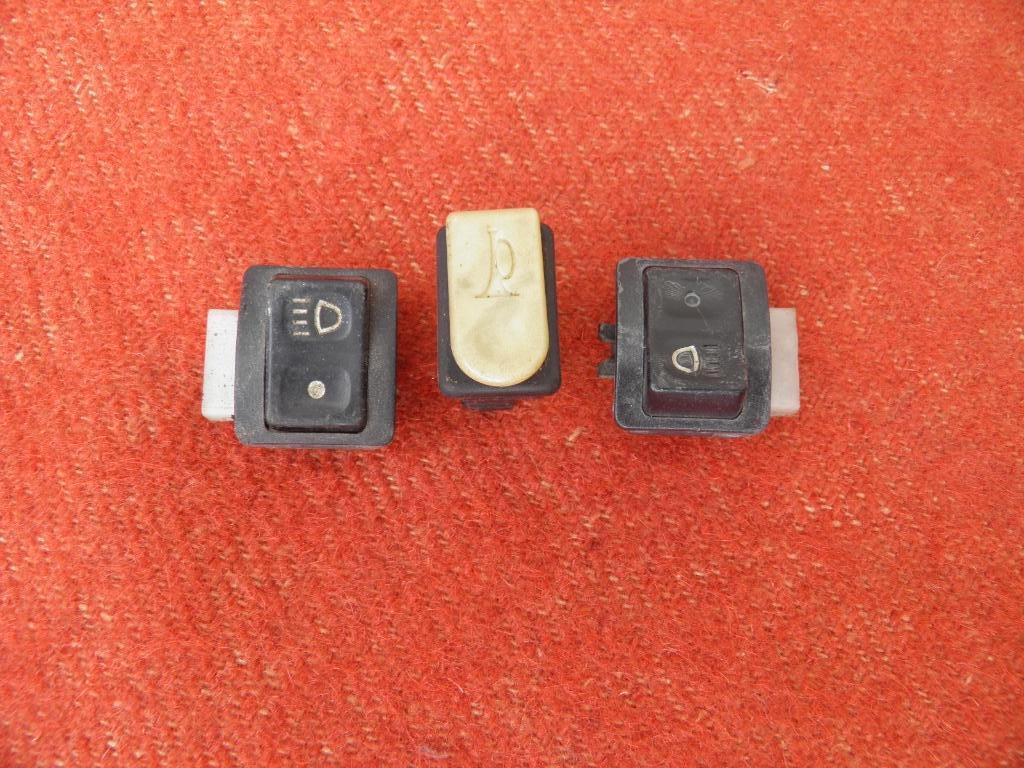 Licht-, pinker- claxonschakelaar voor Honda Wallaroo.€ 3/st., Vélos & Vélomoteurs, Pièces de cyclomoteur | Général, Utilisé, Autres types