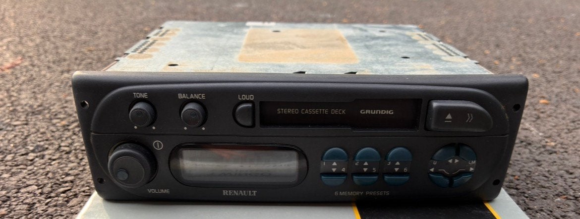 Renault Twingo Grundig autoradio, Auto diversen, Ophalen of Verzenden, Zo goed als nieuw
